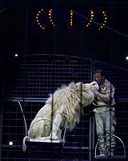 Martin Lacey jr. - kommentierte Raubtierproben am 11.02.2018 (©Foto: Martin Schmitz)